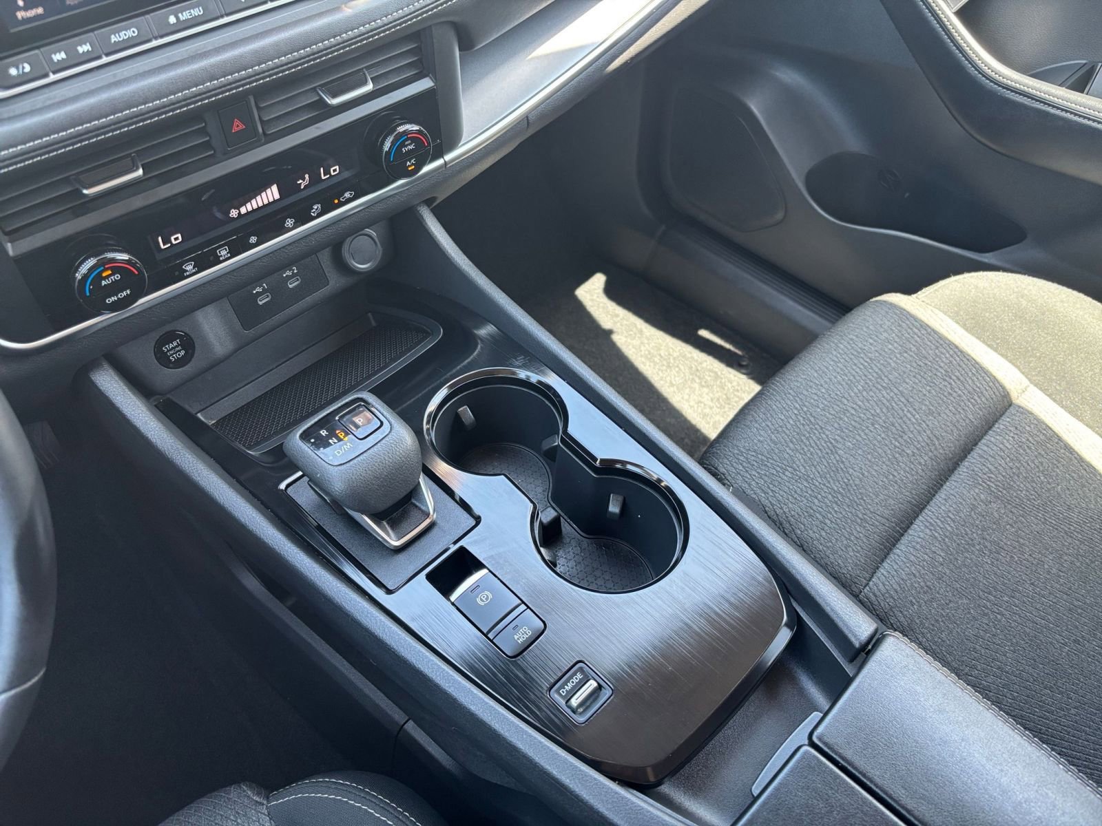 Used 2025 Nissan Rogue SV FWD image 43