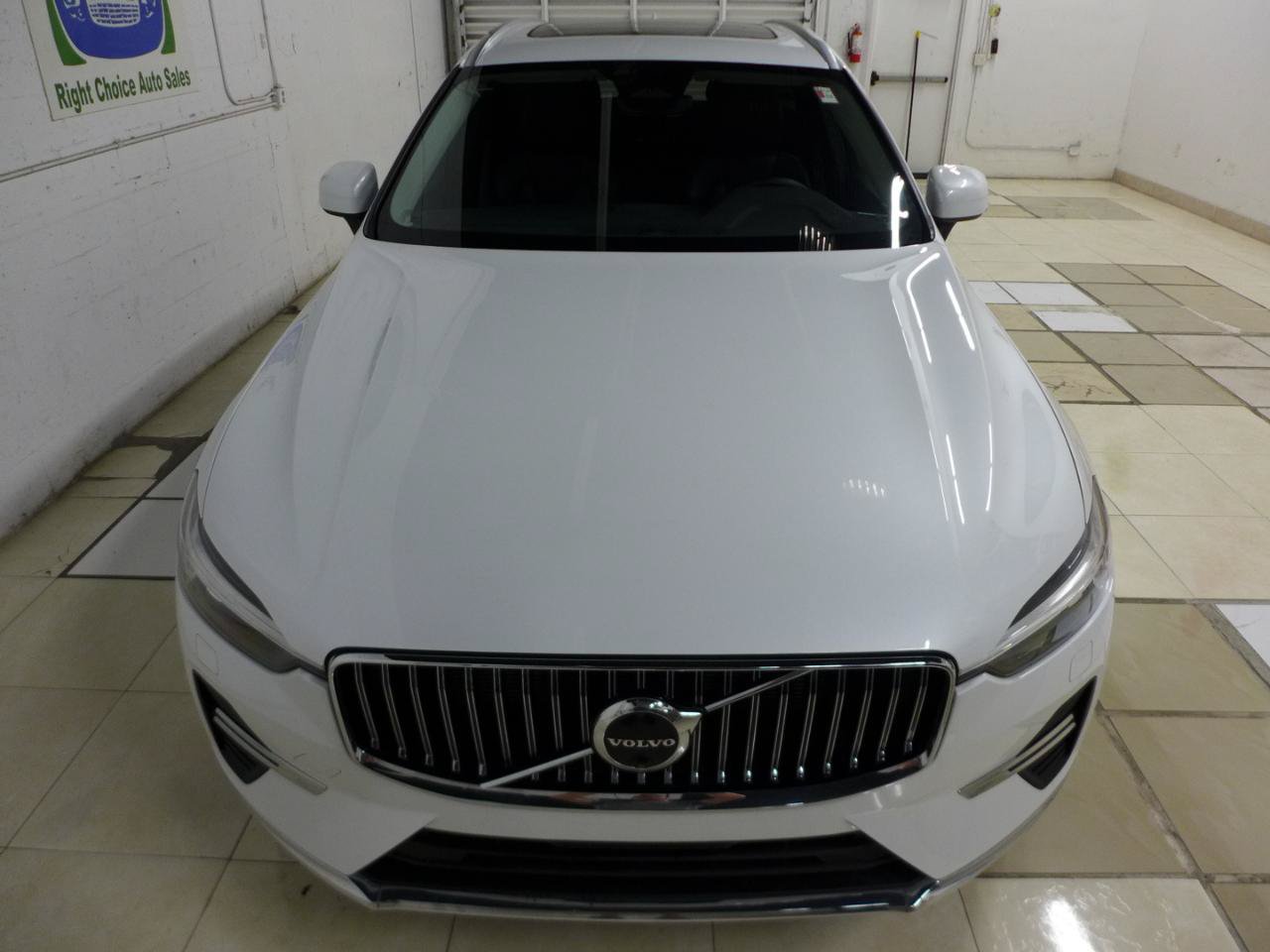 Used 2023 Volvo XC60 B5 Plus w/ Climate Package AWD/4WD image 9