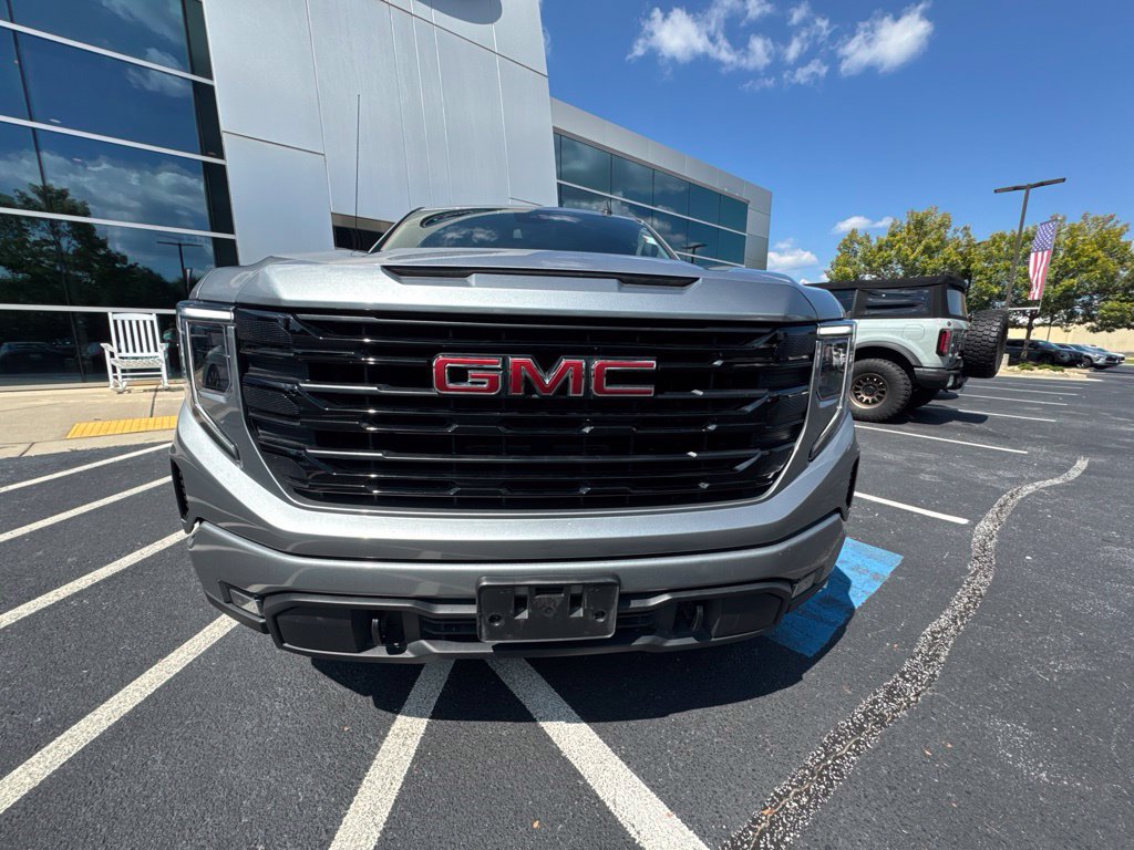 Used 2023 GMC Sierra 1500 Elevation AWD/4WD image 2