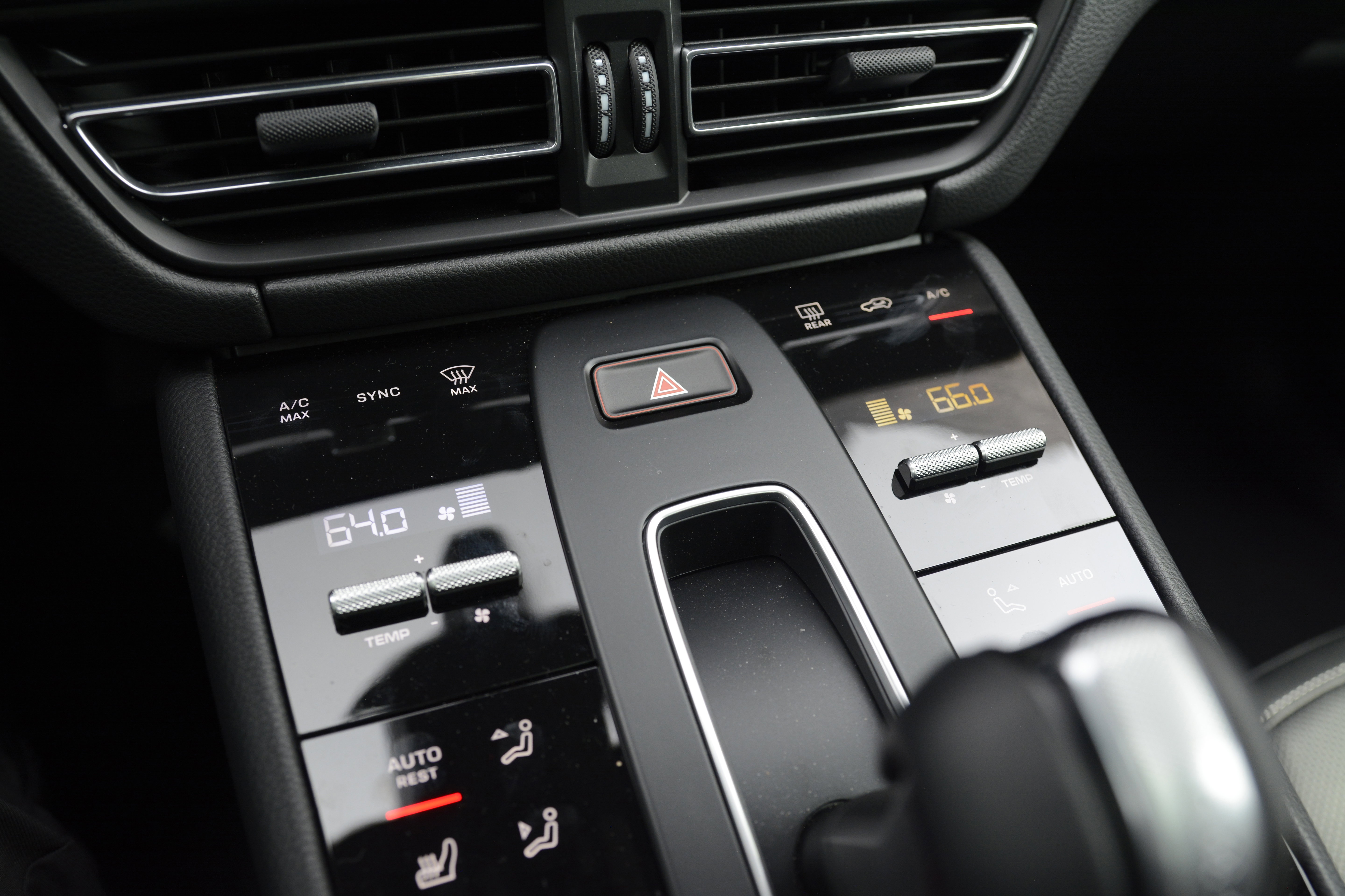 Certified 2026 Porsche Macan AWD/4WD image 23