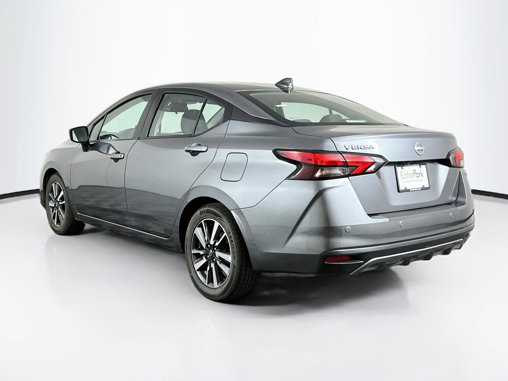 Used 2025 Nissan Versa SV FWD image 5