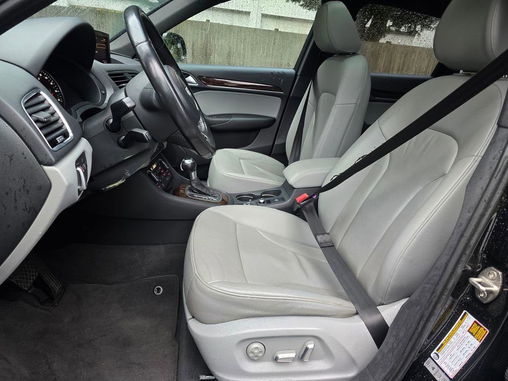 Used 2017 Audi Q3 2.0T Premium Plus w/ Premium Plus Package AWD/4WD image 25