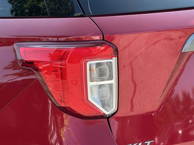 Used 2023 Ford Explorer XLT w/ Equipment Group 202A AWD/4WD image 9