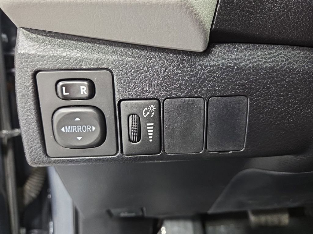 Used 2015 Toyota Corolla LE image 26