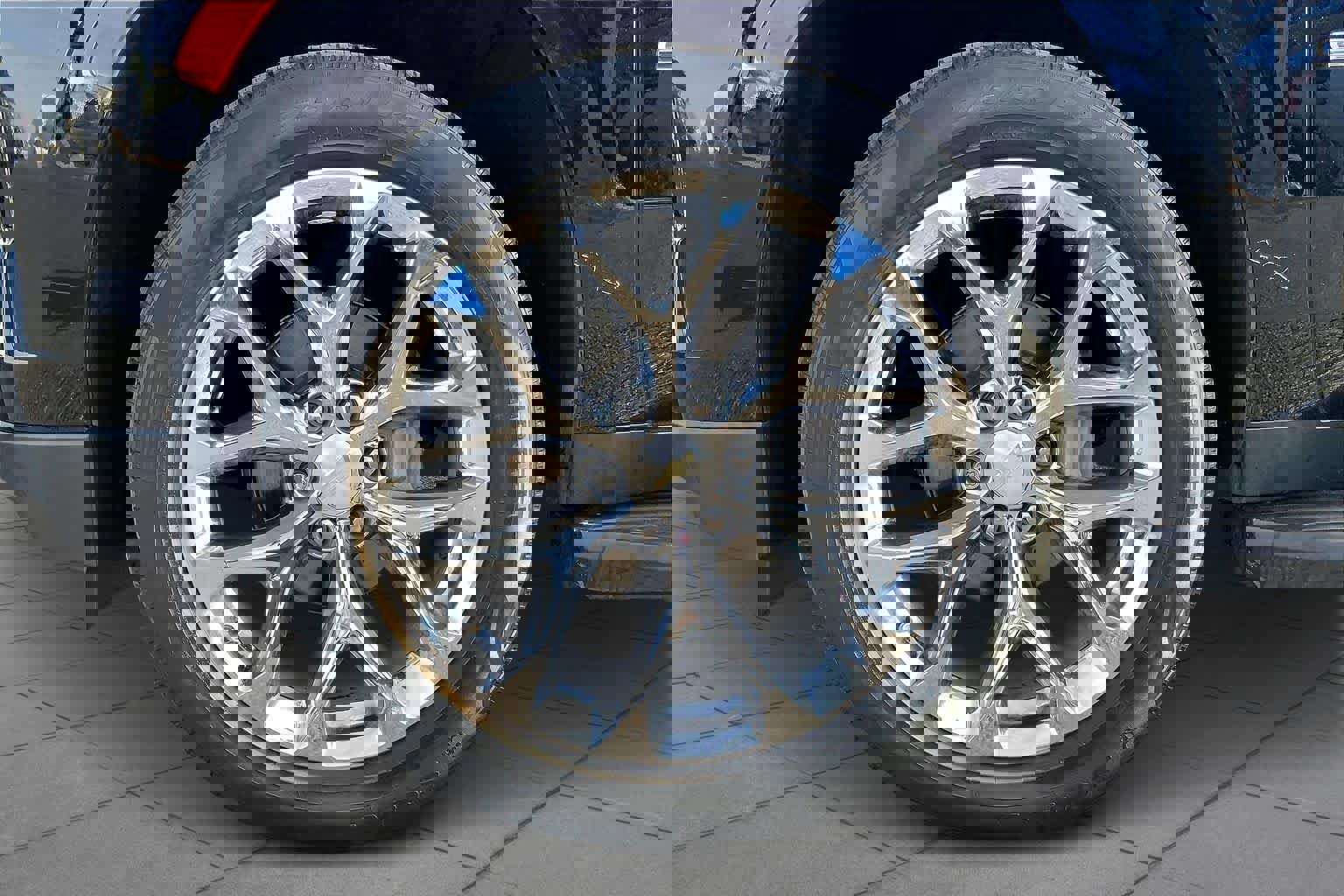 Used 2021 Chevrolet Suburban LT w/ LT Signature Package image 11