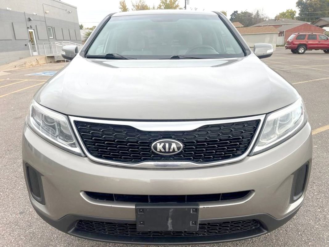 Used 2015 Kia Sorento LX image 2