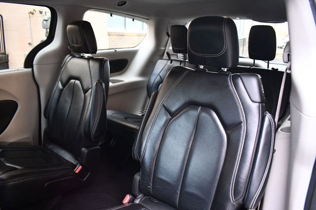 Used 2022 Chrysler Pacifica Touring-L image 30