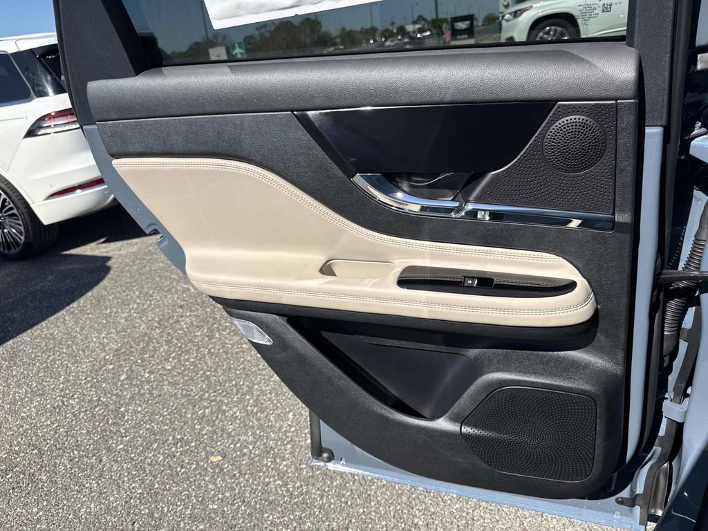 New 2026 Lincoln Corsair Premiere image 13