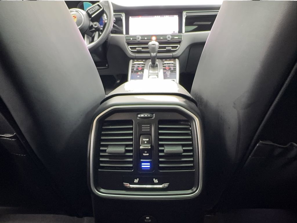 Used 2023 Porsche Macan w/ Sport Chrono Package image 34