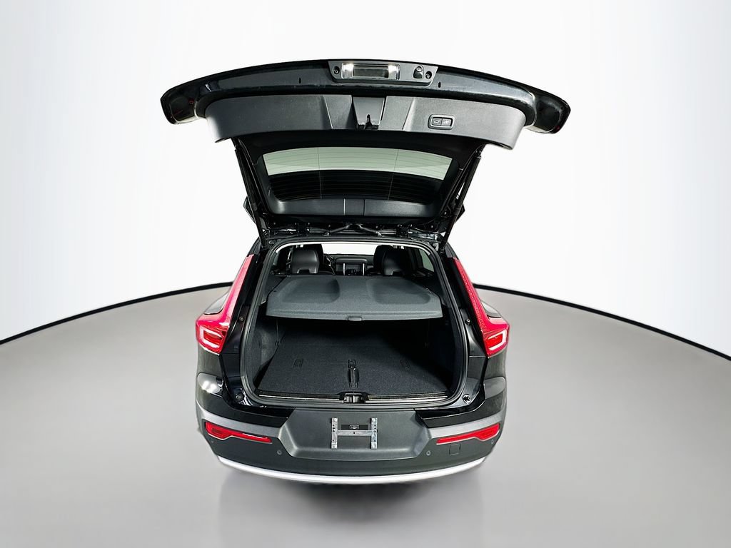 Used 2024 Volvo XC40 B5 Plus AWD/4WD image 29