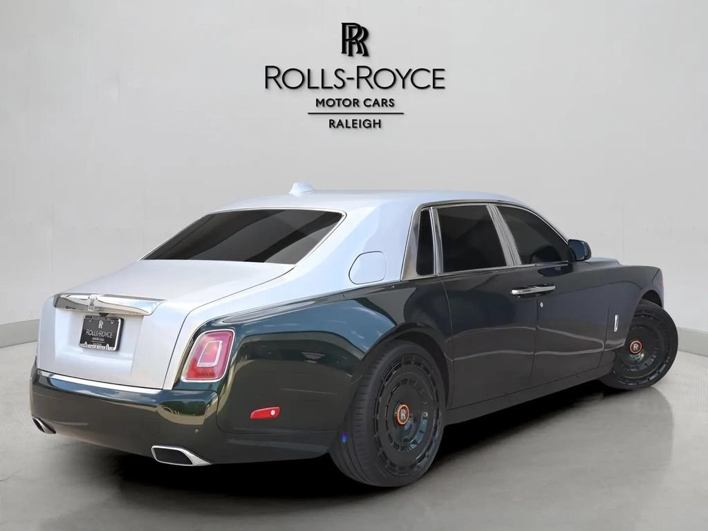 Used 2023 Rolls-Royce Phantom Sedan w/ Leather Finishing Pack RWD image 3