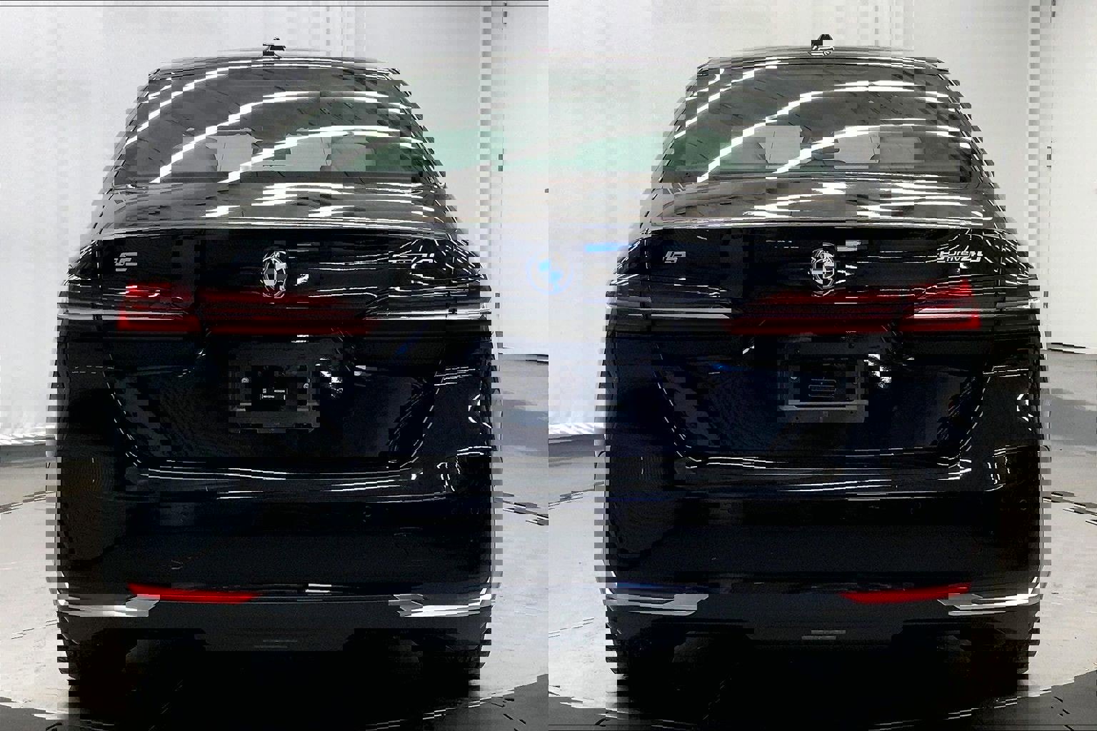 Used 2024 BMW i5 eDrive40i w/ Premium Package image 5