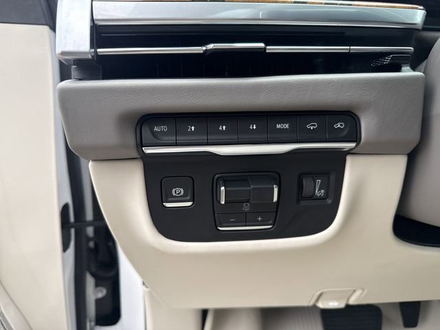 Certified 2025 Cadillac Escalade ESV Sport Platinum w/ LPO, Floor Liner Package AWD/4WD image 14