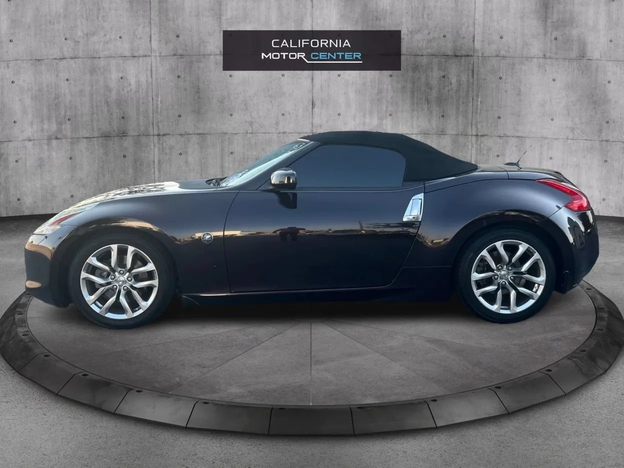 Used 2010 Nissan 370Z Roadster RWD image 8