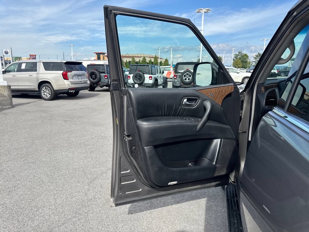 Used 2017 INFINITI QX80 4WD image 29