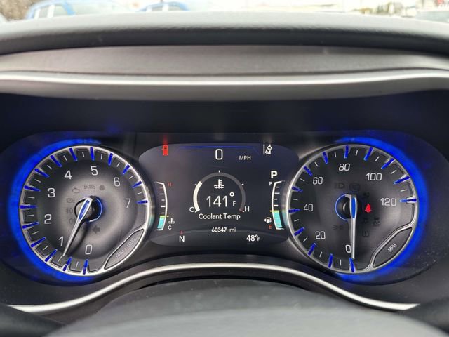 Used 2023 Chrysler Pacifica Touring-L image 14