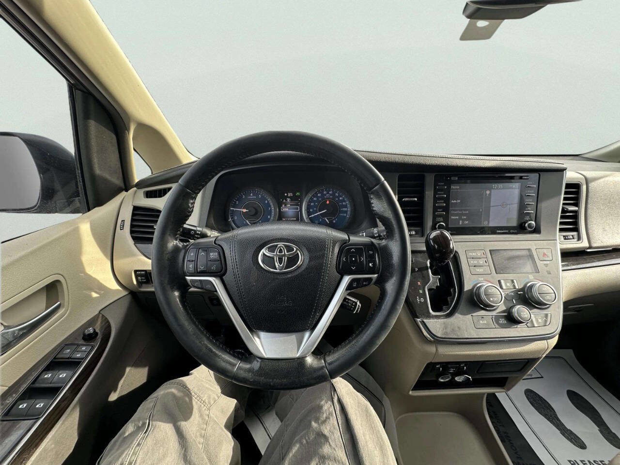 Used 2018 Toyota Sienna XLE w/ XLE Navigation Package FWD image 19