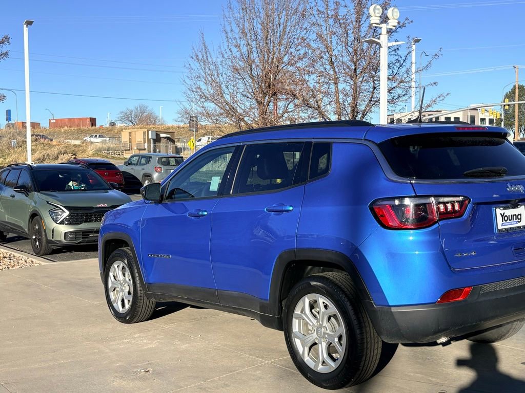 Used 2024 Jeep Compass Latitude image 11