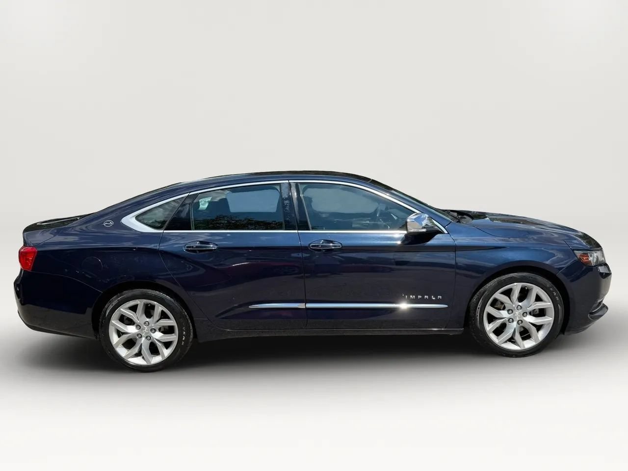Used 2019 Chevrolet Impala Premier FWD image 2