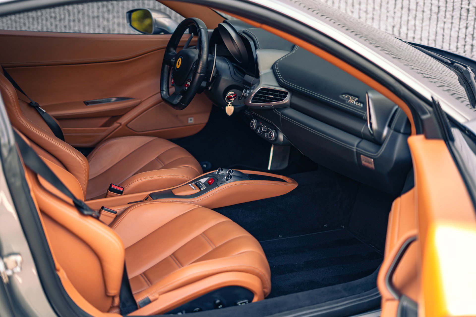 Used 2012 Ferrari 458 Italia Coupe RWD image 2