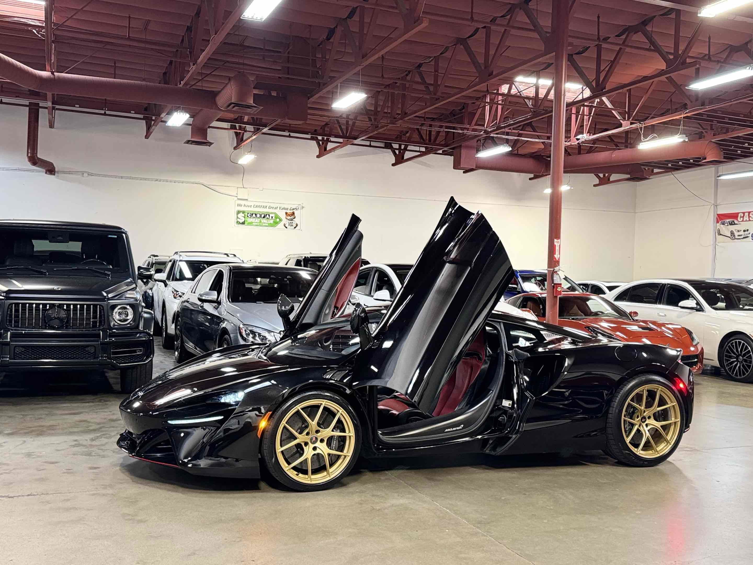 Used 2023 McLaren Artura image 17