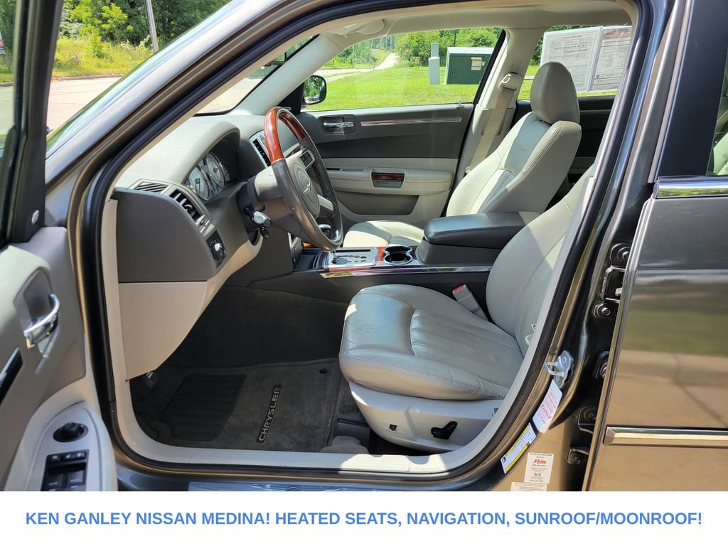 Used 2009 Chrysler 300 C RWD image 38