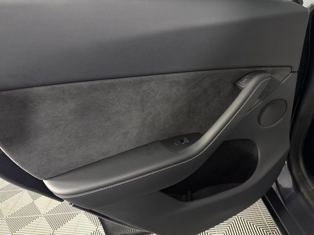Used 2024 Tesla Model Y Long Range image 26