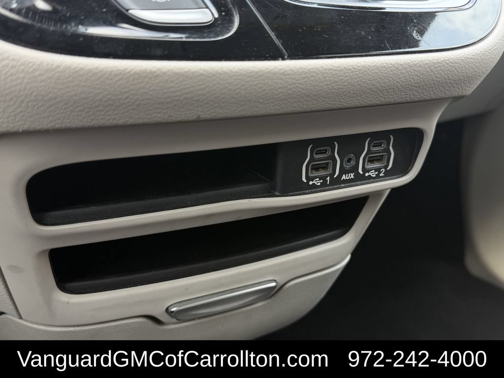 Used 2022 Chrysler Voyager LX FWD image 21