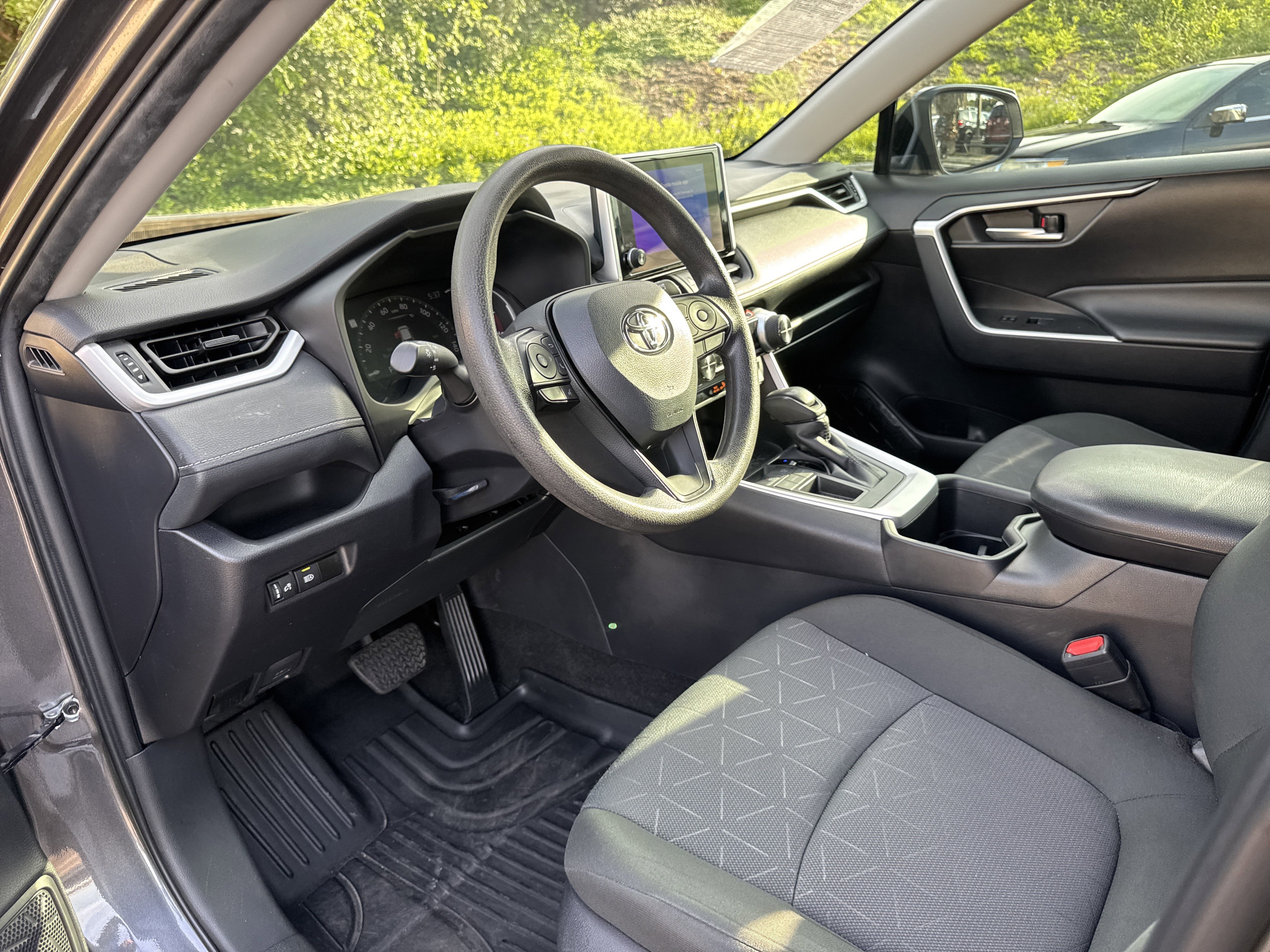 Used 2024 Toyota RAV4 XLE FWD image 23