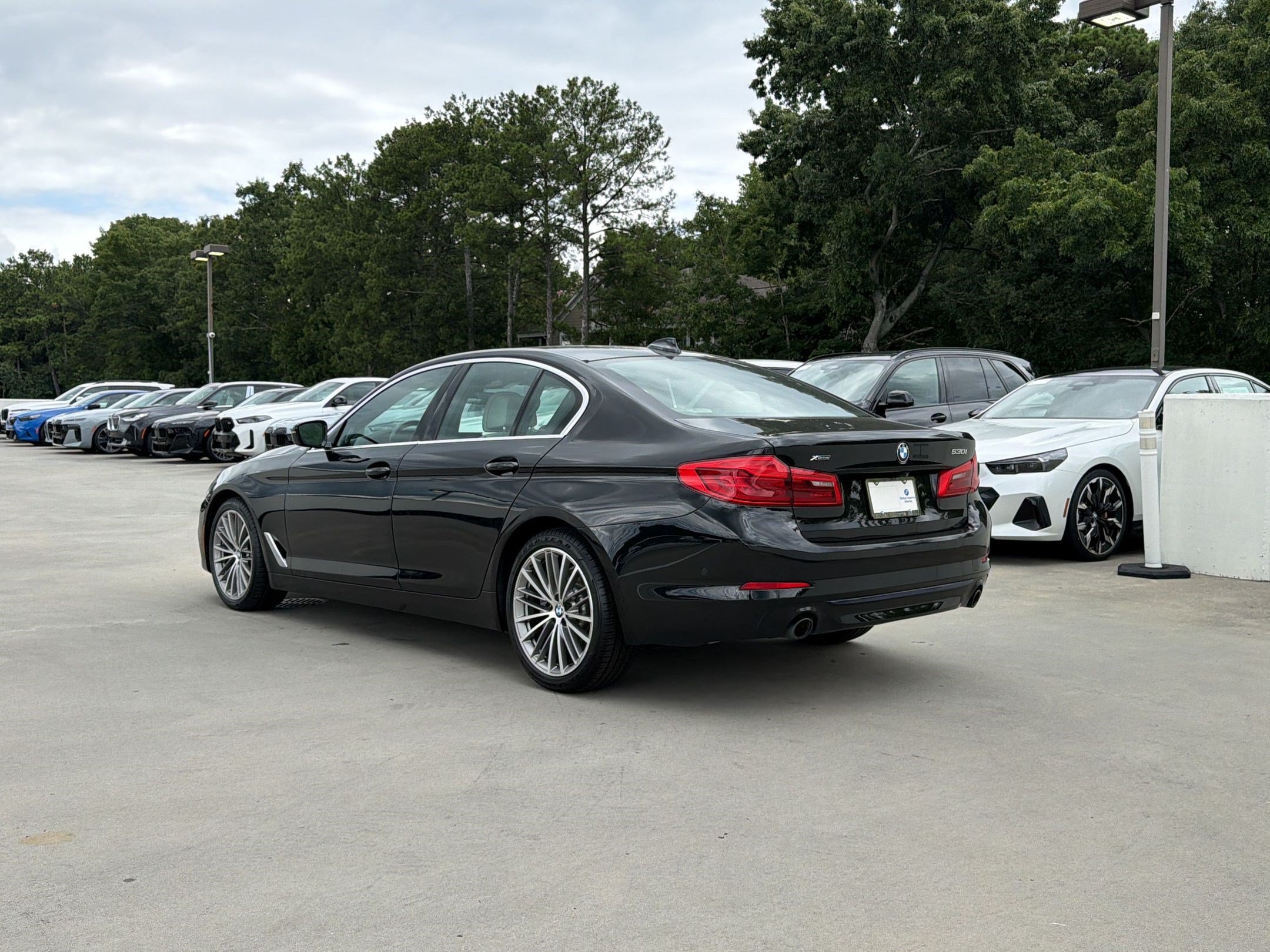 Used 2019 BMW 530i xDrive w/ Premium Package AWD/4WD image 3