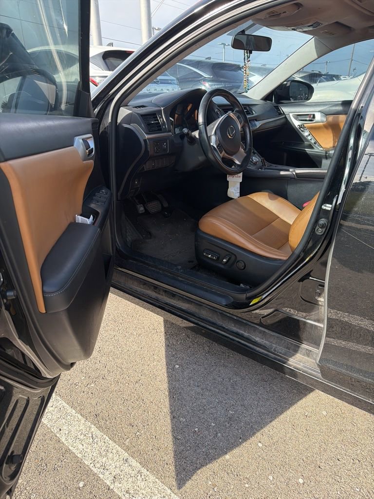 Used 2013 Lexus CT 200h w/ Seat Comfort Pkg image 11