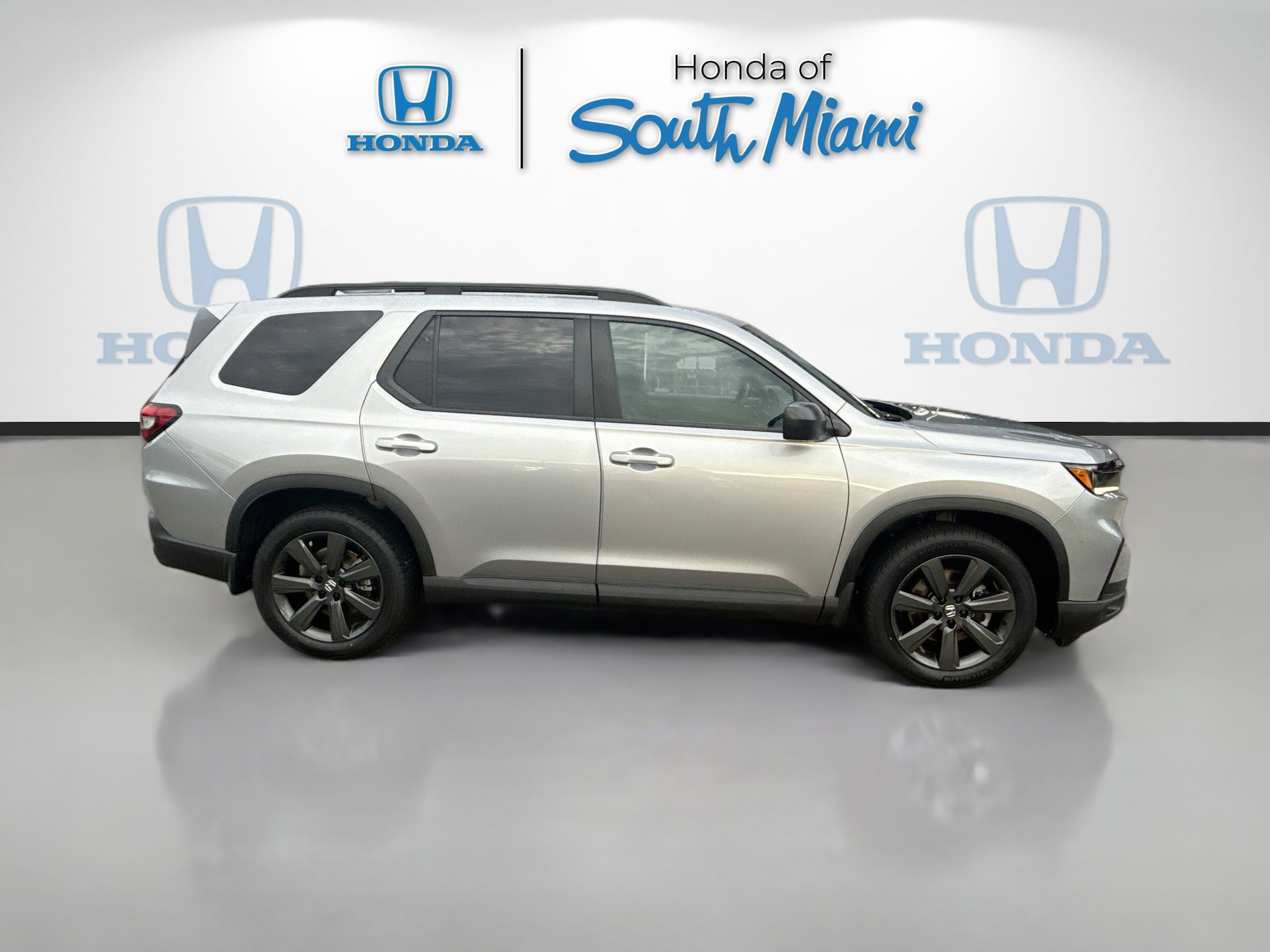 Certified 2024 Honda Pilot Sport image 8
