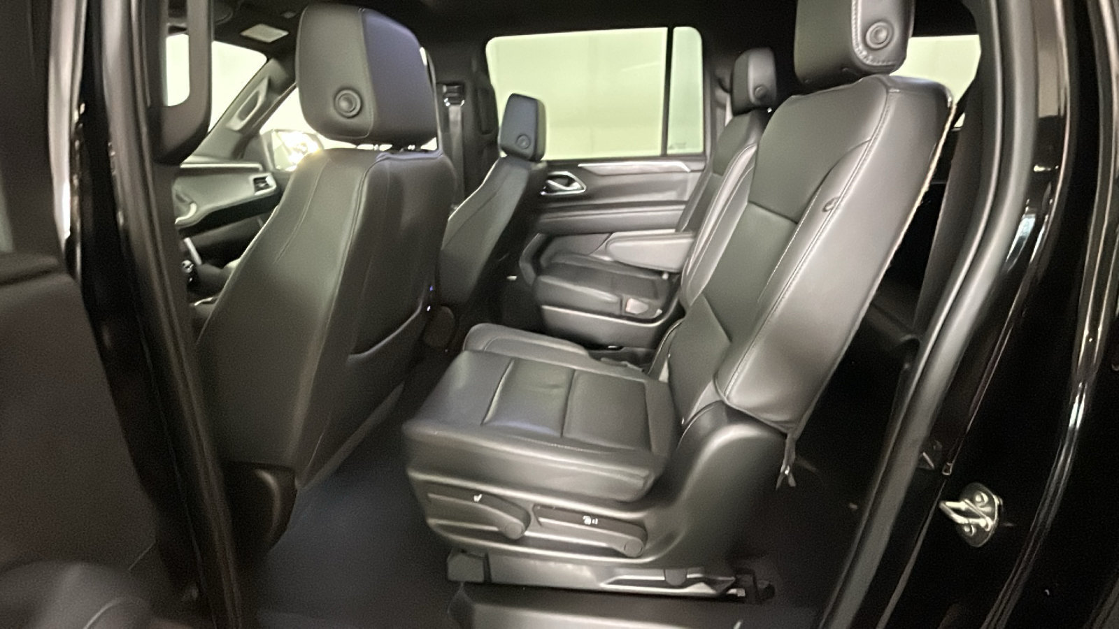 Used 2022 Chevrolet Suburban LT AWD/4WD image 32