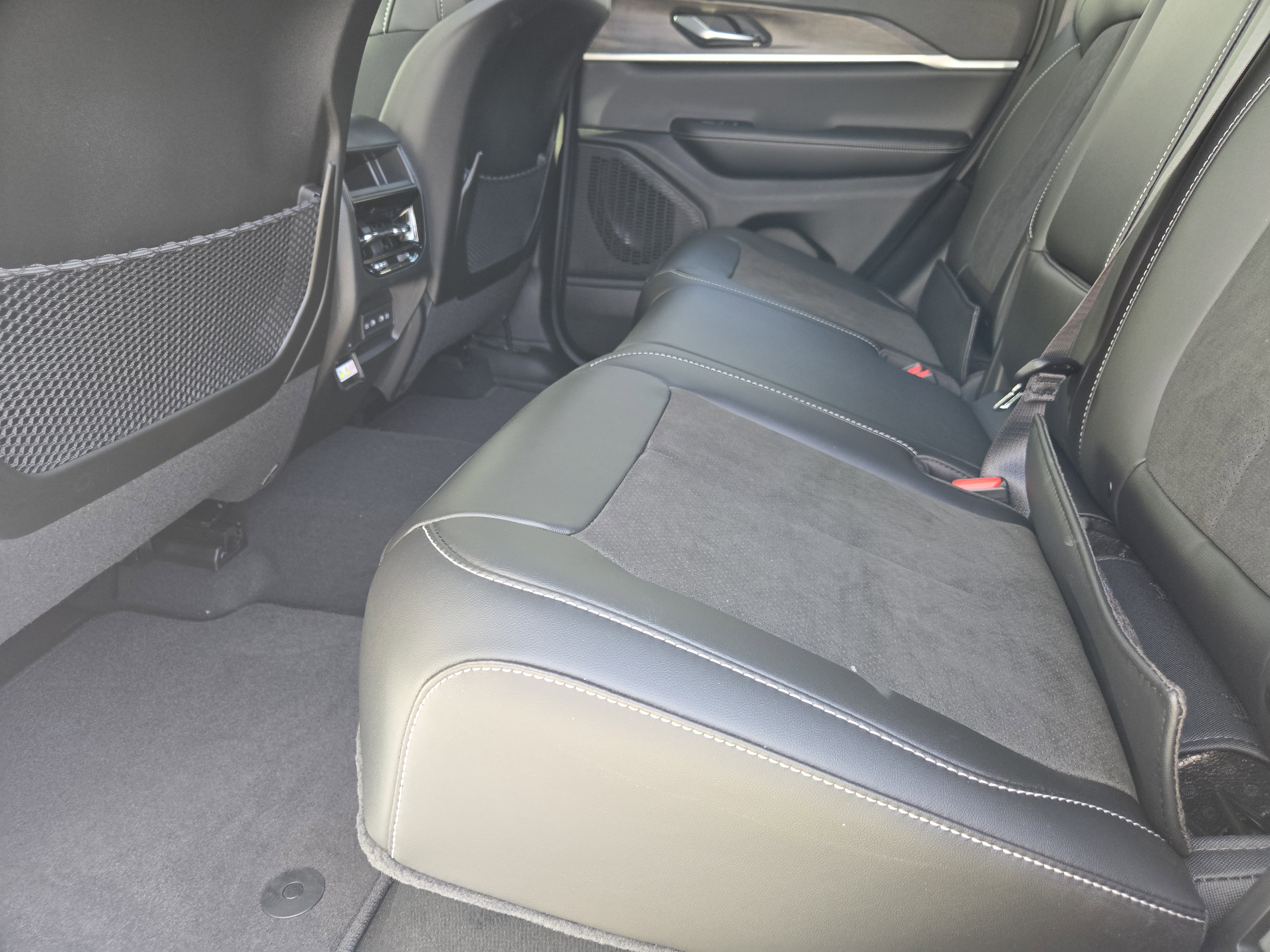 New 2026 Jeep Grand Cherokee Altitude image 22