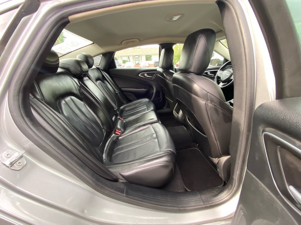 Used 2017 Chrysler 200 Limited Platinum FWD image 29