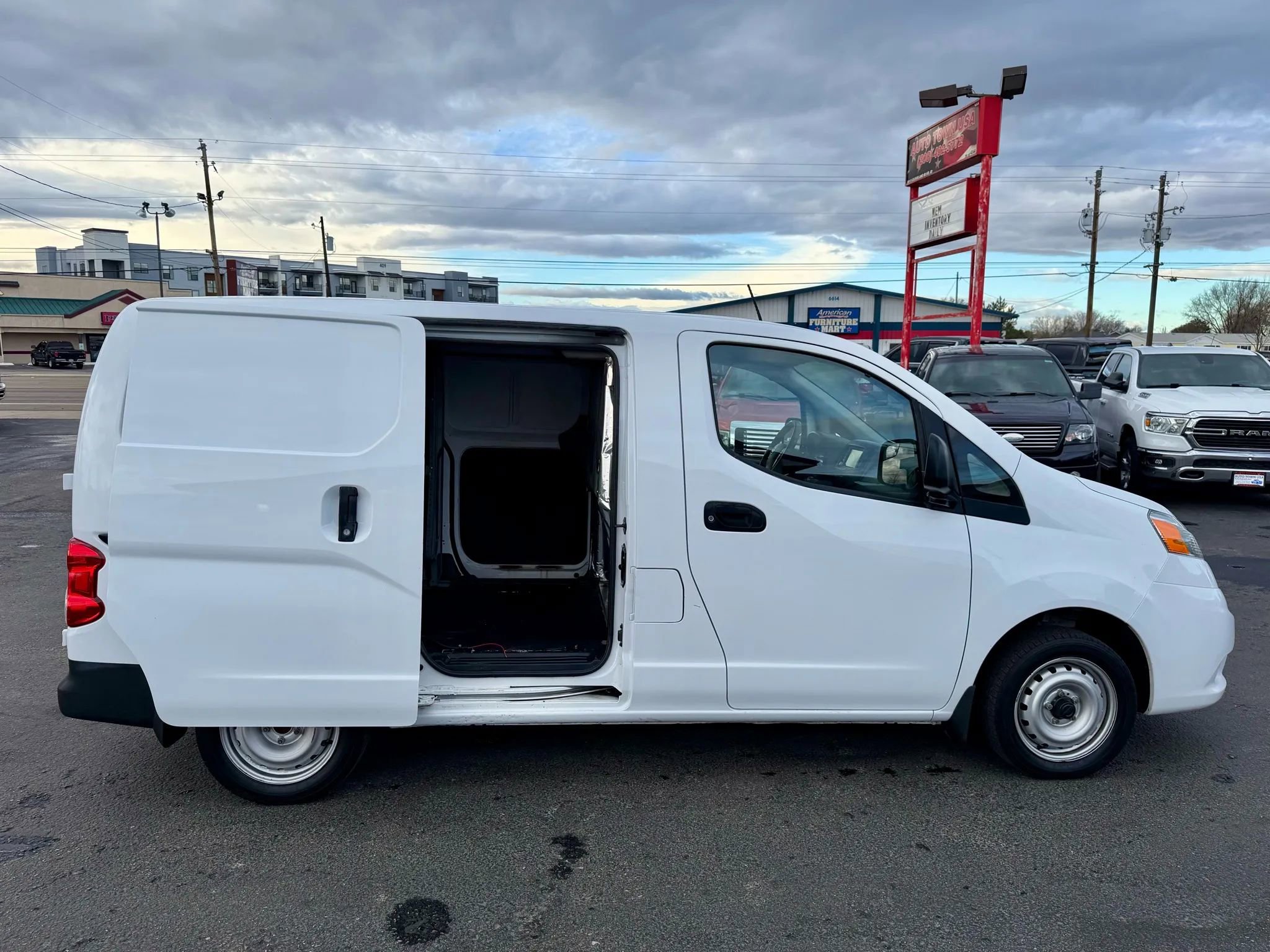 Used 2020 Nissan NV200 S FWD image 16