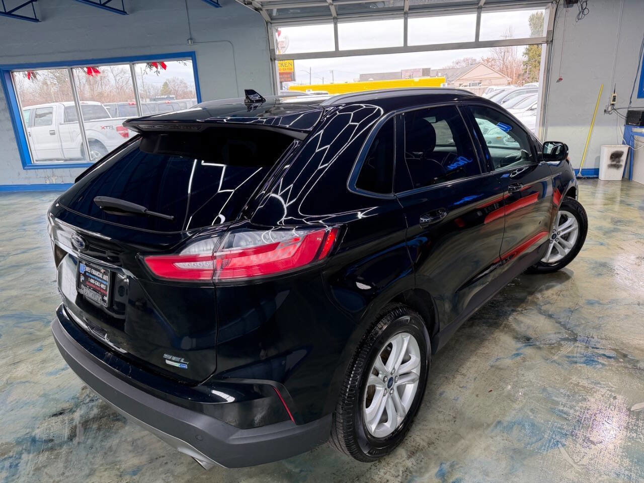 Used 2019 Ford Edge SEL w/ Equipment Group 201A image 2