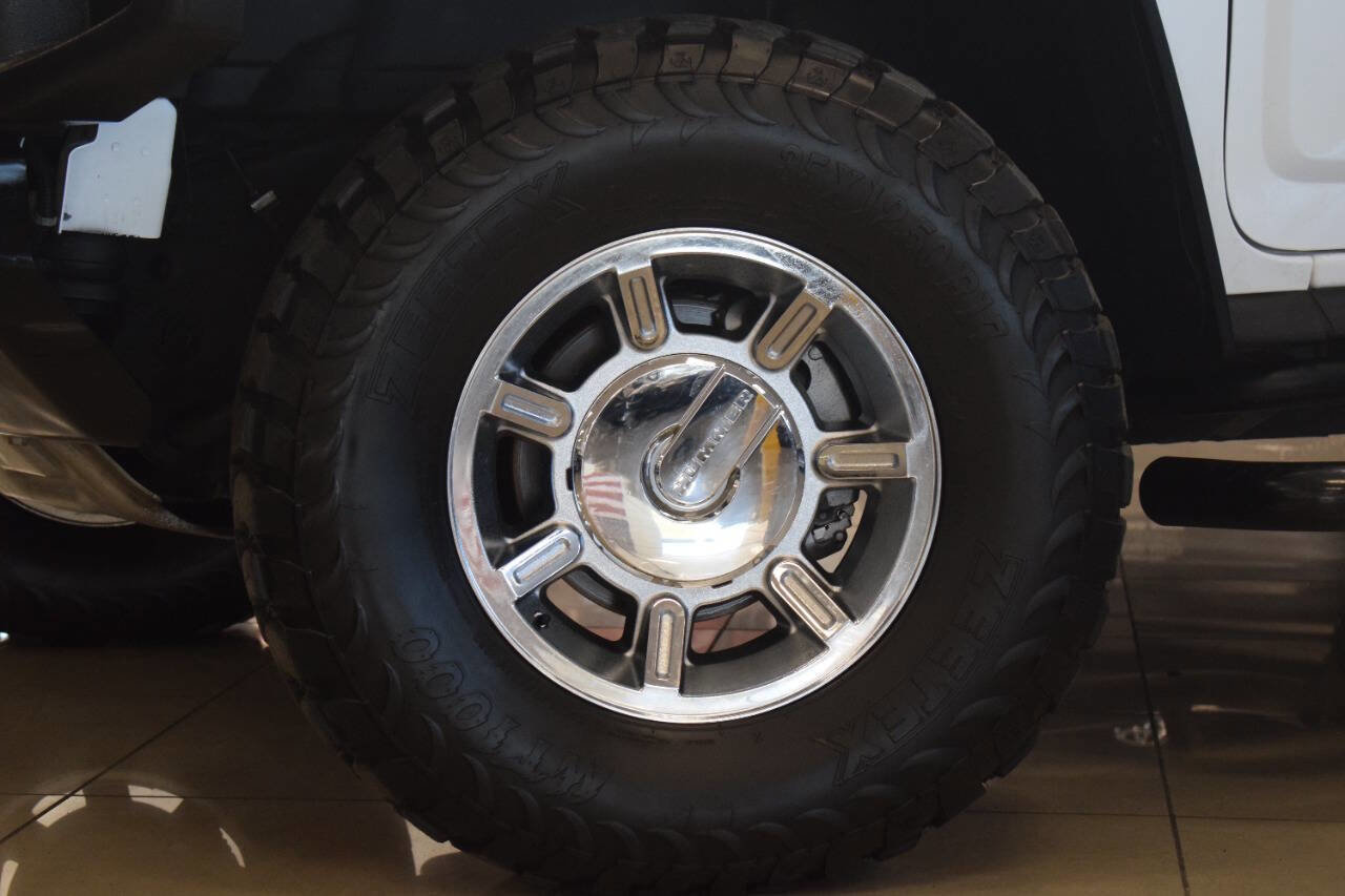Used 2005 HUMMER H2 w/ Preferred Equipment Group image 17