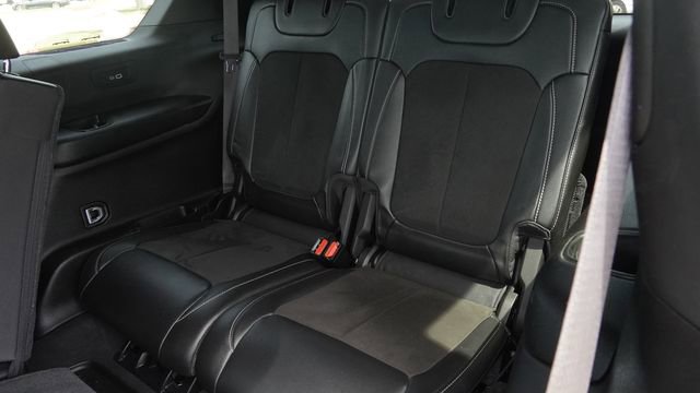 Used 2024 Jeep Grand Cherokee L Laredo AWD/4WD image 15