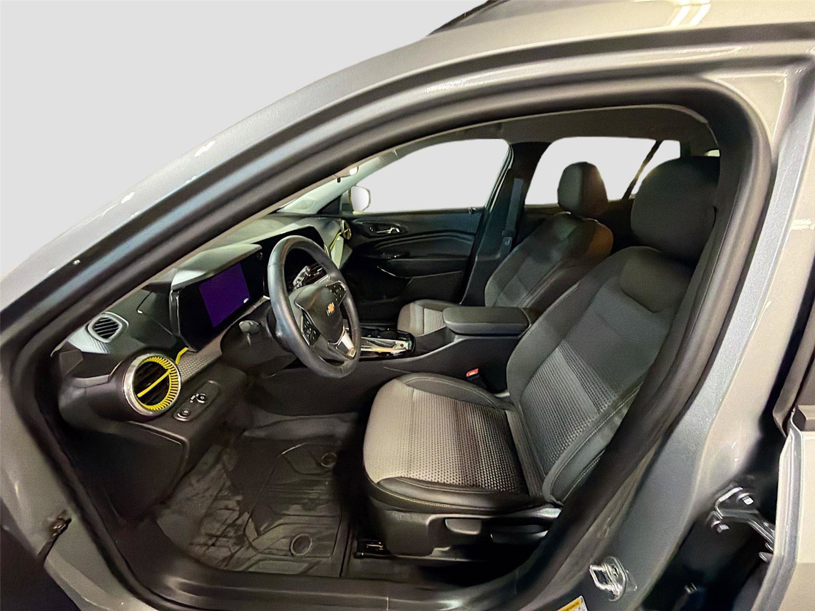 Used 2025 Chevrolet Trax LT w/ Driver Confidence Package FWD image 5