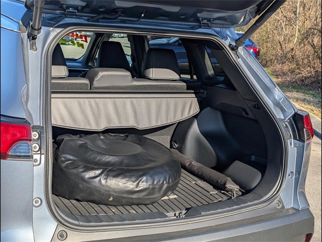 Used 2024 Toyota Corolla Cross XSE w/ Convenience Package image 19