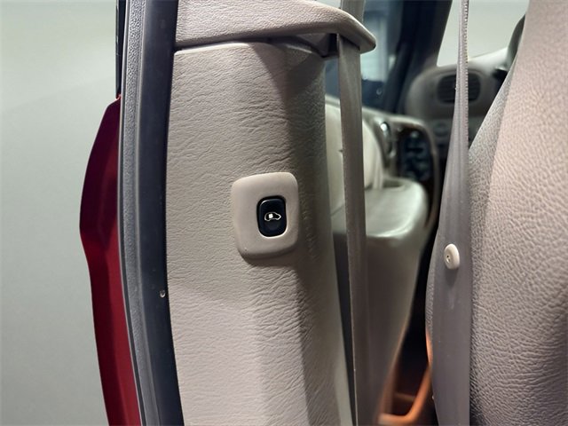 Used 2003 Chrysler Town & Country Limited image 25