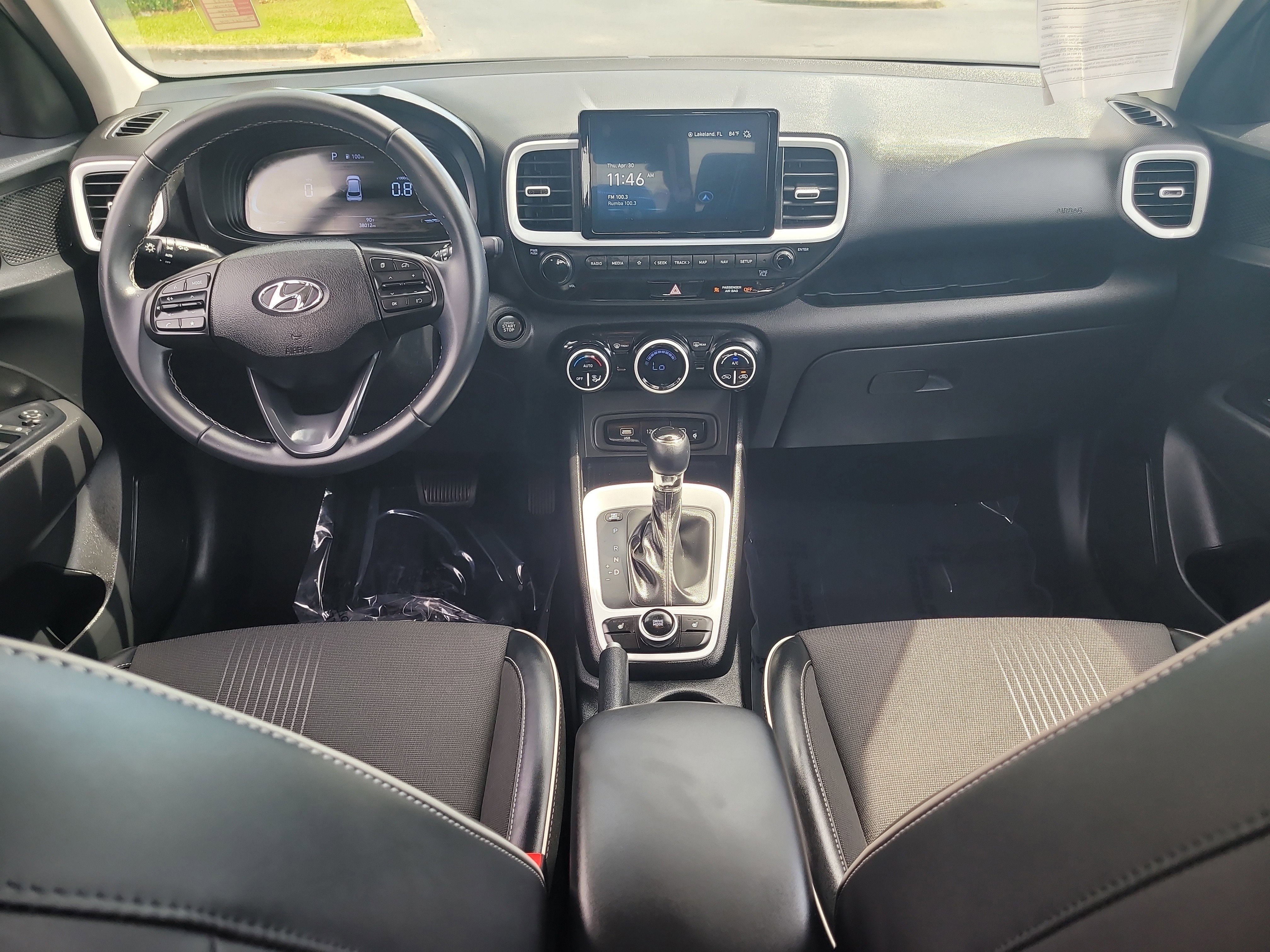Used 2023 Hyundai Venue Limited FWD image 15