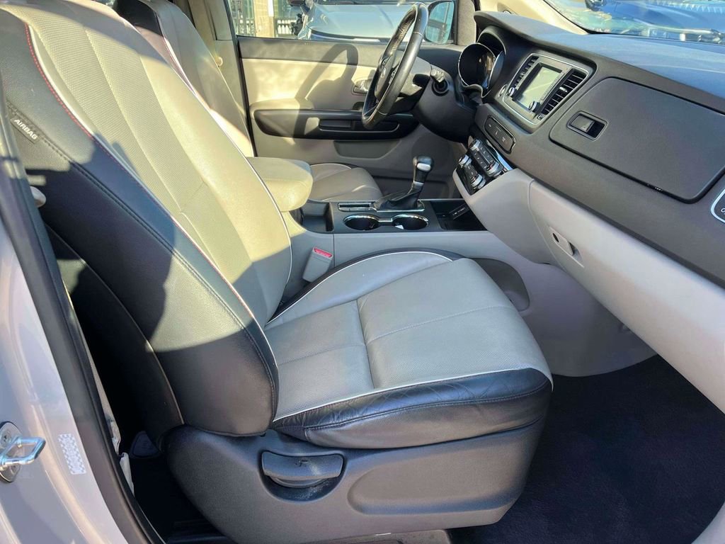 Used 2020 Kia Sedona EX image 11
