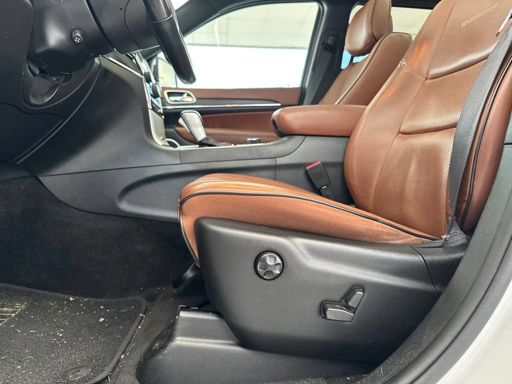 Used 2021 Jeep Grand Cherokee Summit AWD/4WD image 7