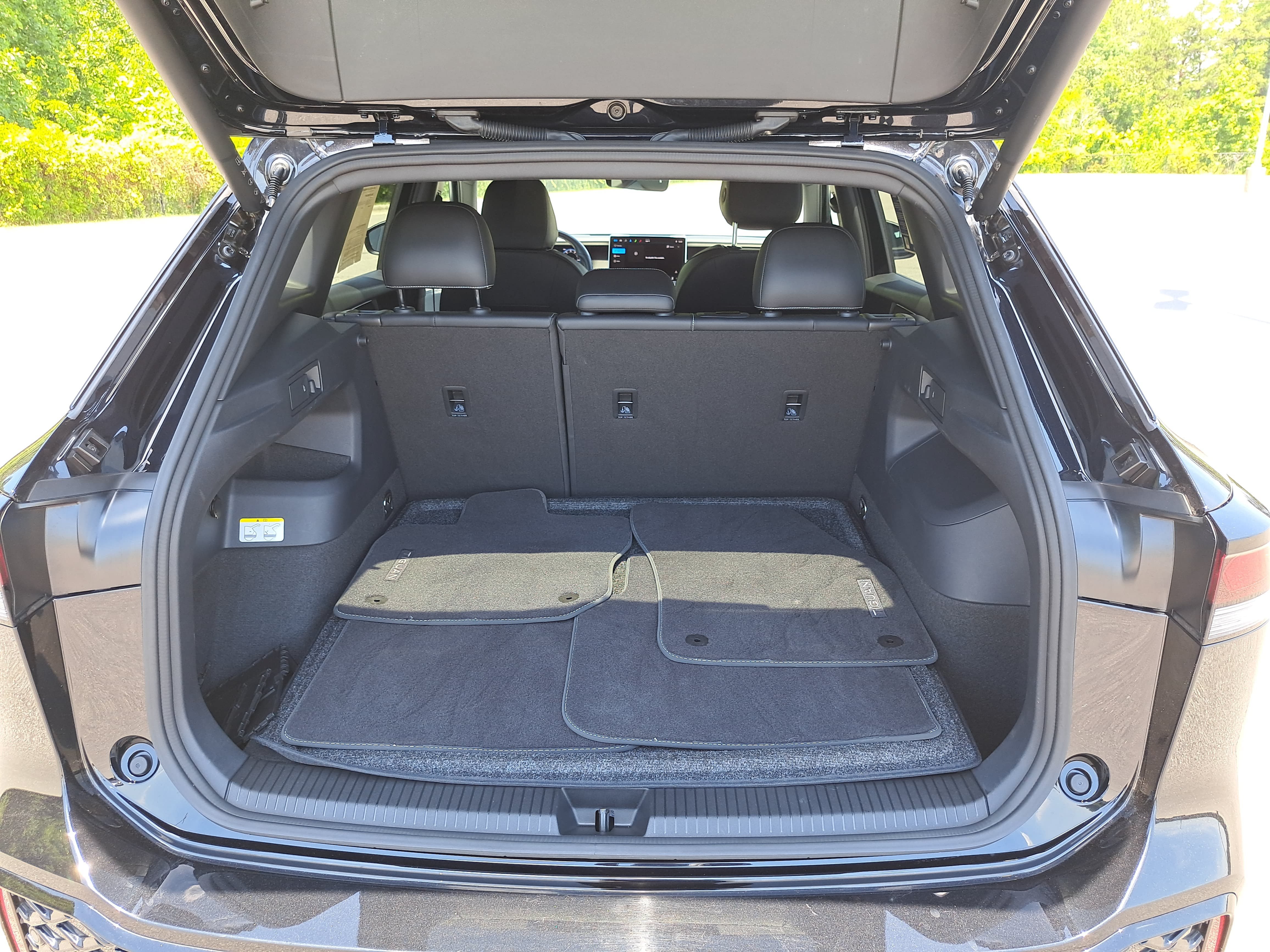 Used 2025 Volkswagen Tiguan SE R-Line AWD/4WD image 12