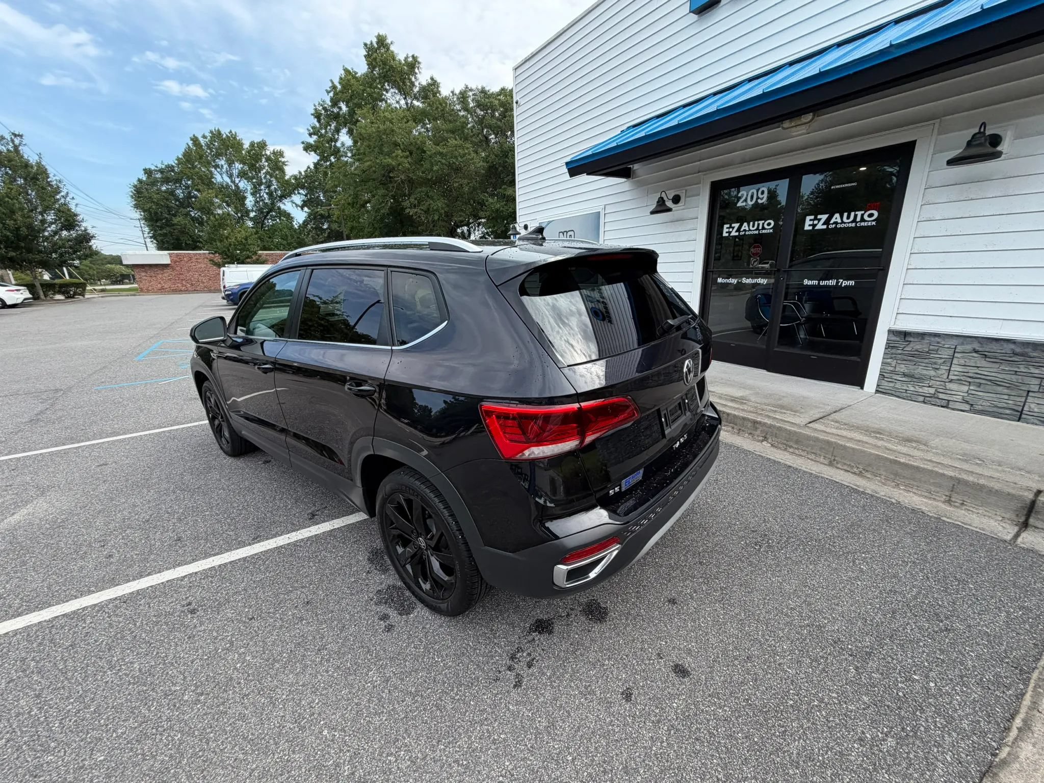 Used 2024 Volkswagen Taos SE FWD image 8