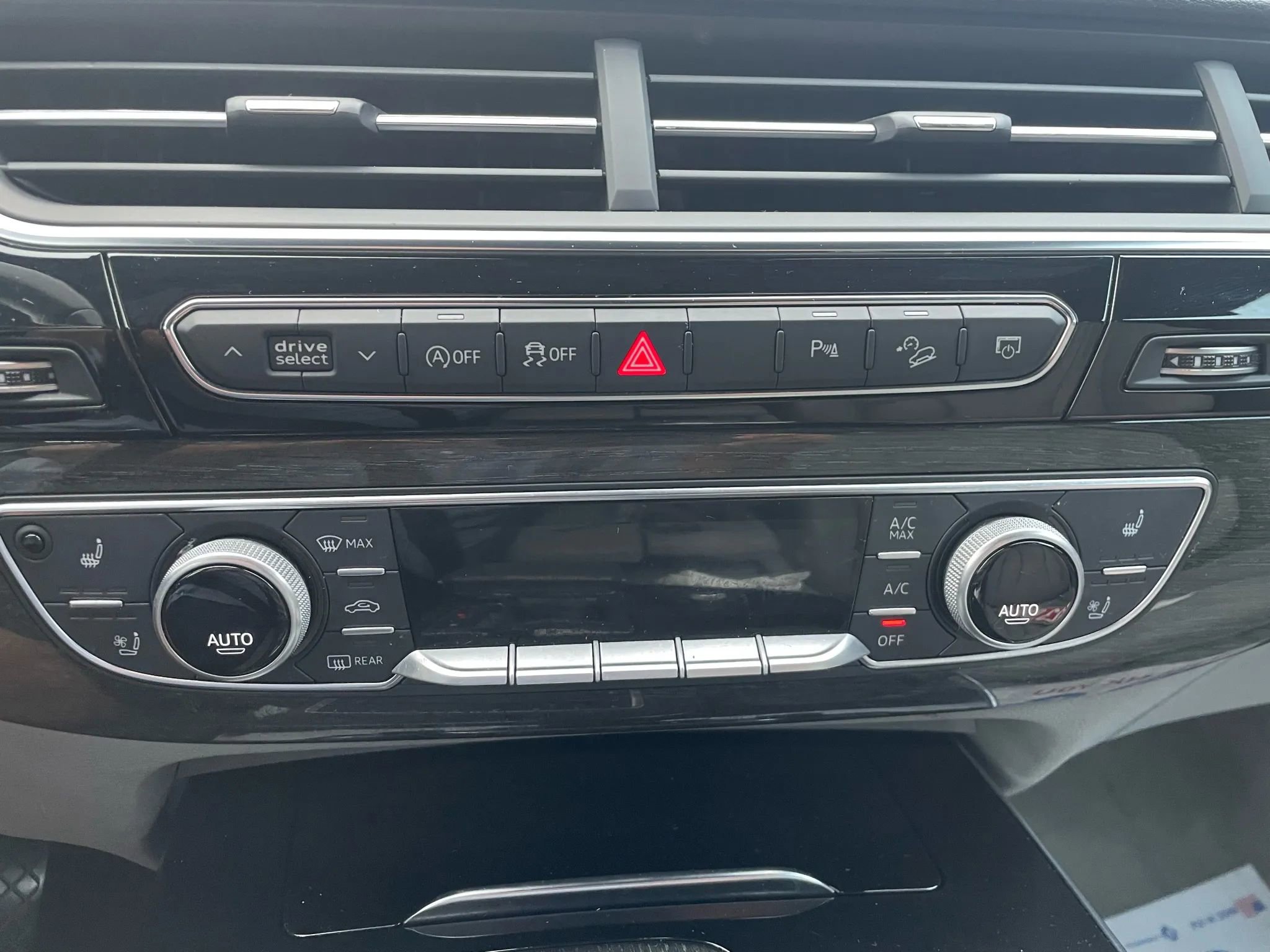 Used 2018 Audi Q7 3.0T Premium Plus w/ Premium Plus Package image 8