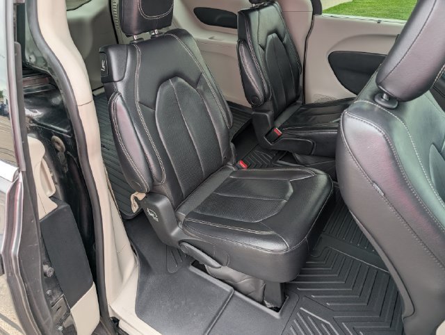 Used 2022 Chrysler Pacifica Touring-L FWD image 6