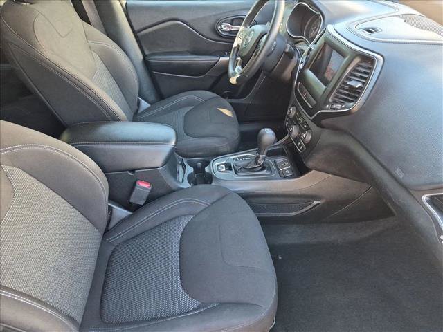 Used 2020 Jeep Cherokee Latitude FWD image 21